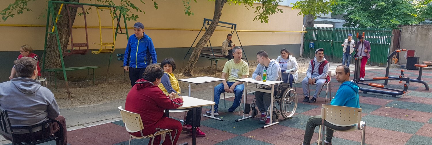 socializare si relaxare in centru de zi tineri adulti cu handicap mintal psihic Bucuresti Nord
